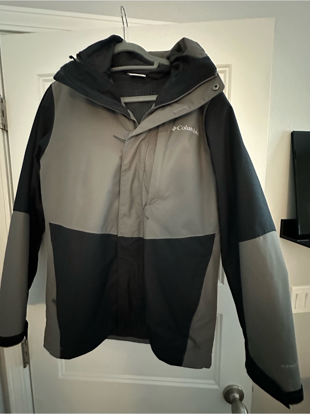 Columbia Men's Gray and Black Raincoat with Hood